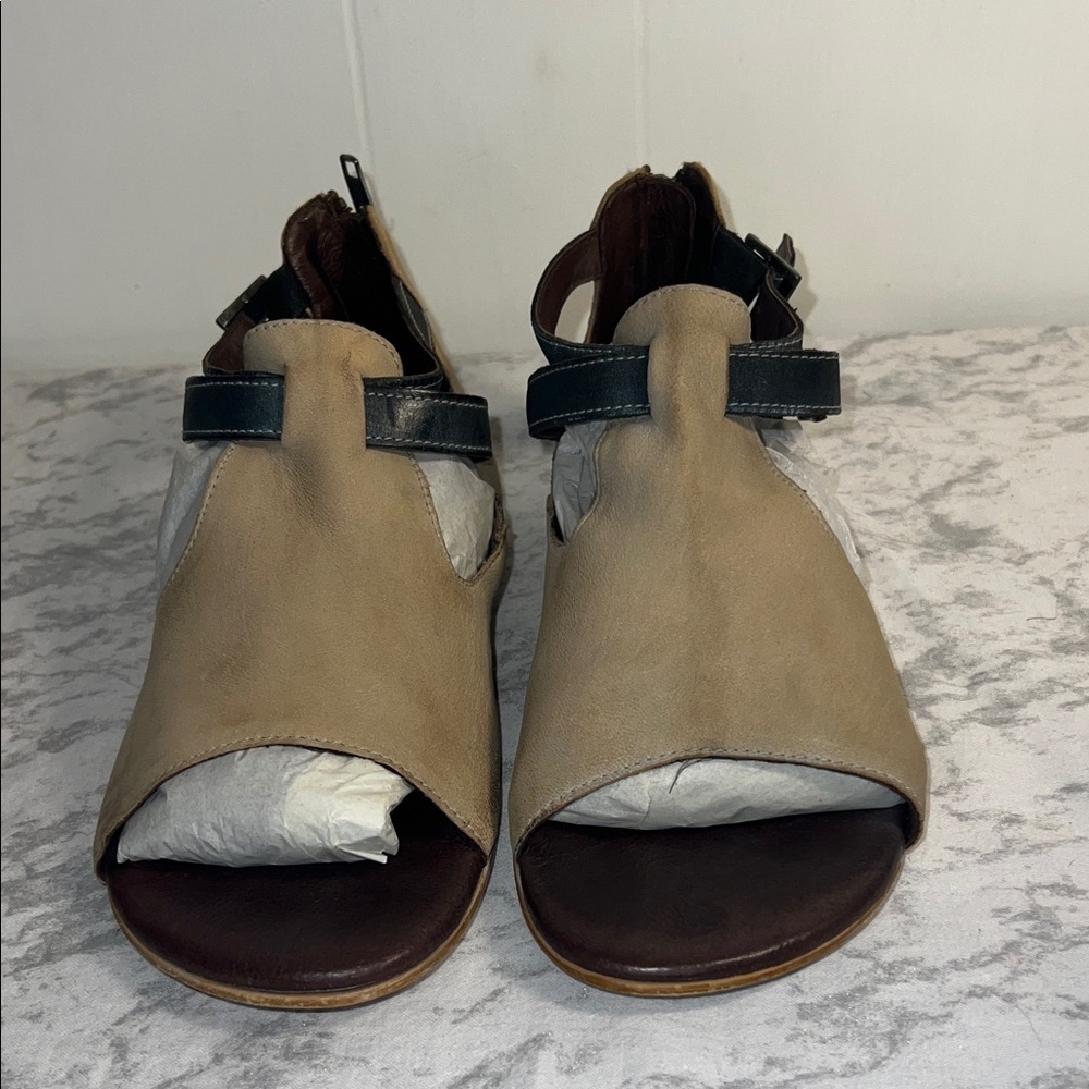 Roan Stylish Tan Leather Sandals